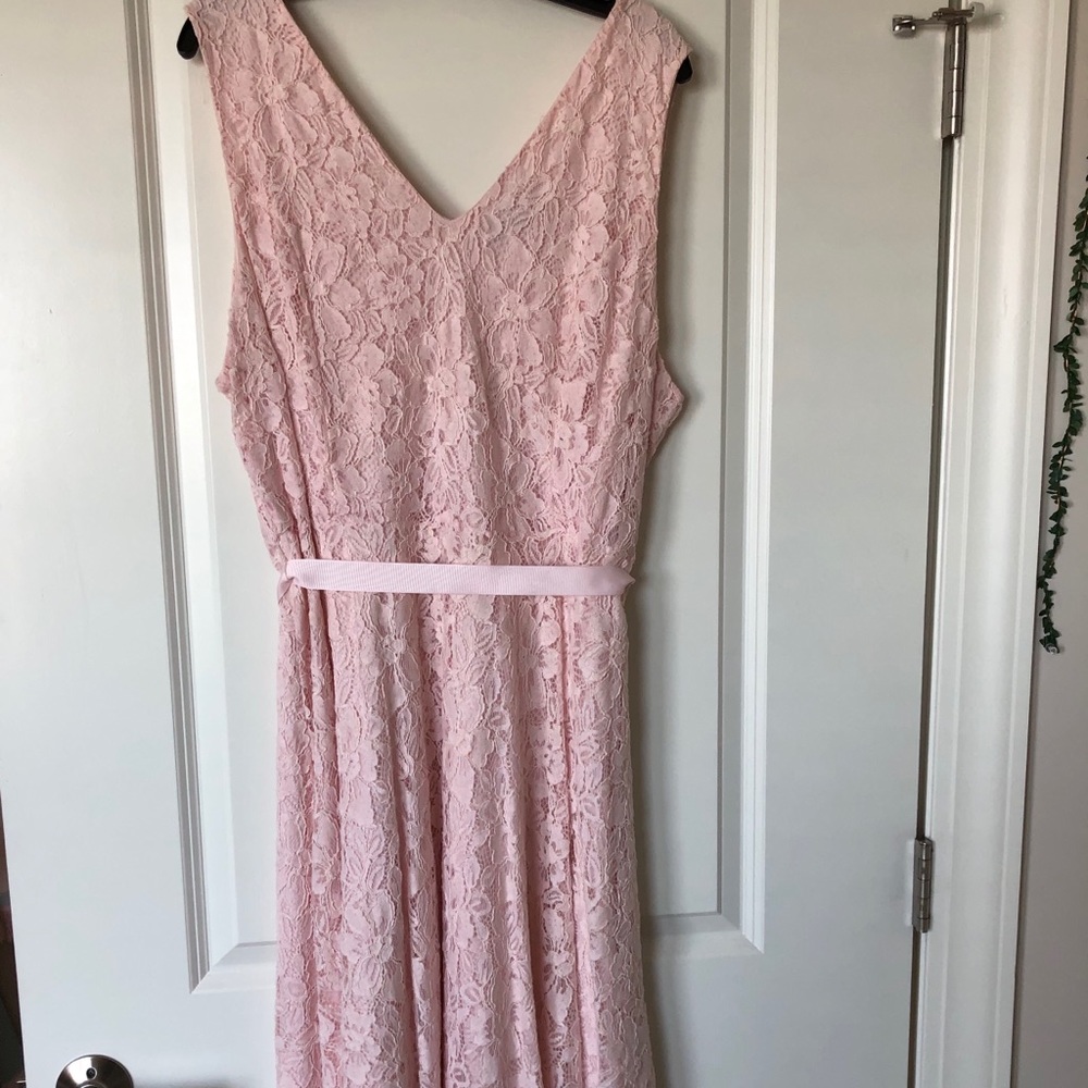 Knee-length Blush Pink v-neck Dress